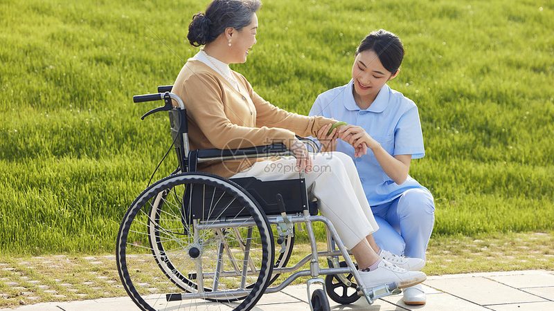 高端养老加盟代理：费用构成与考量因素