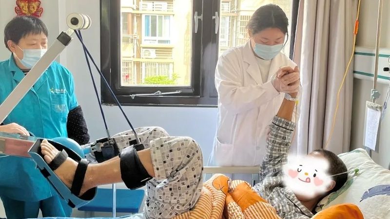 选择护理等级时，失能老人的成年子女应重点关注以下几个方面：