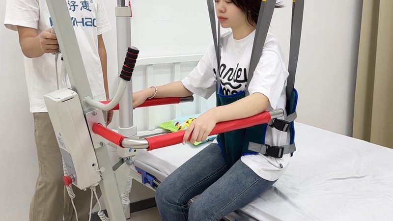 养老护理员必知：老人翻身技巧详解