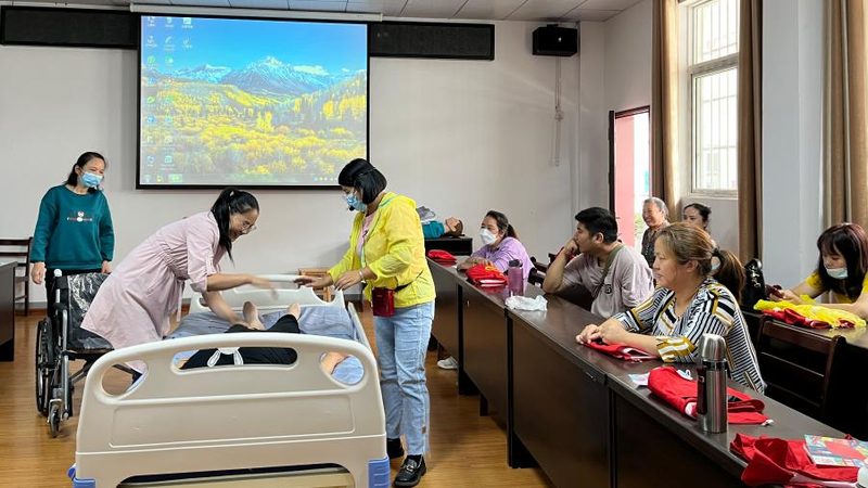 养老护理院加盟服务规范：揭秘加盟背后的关键要素**