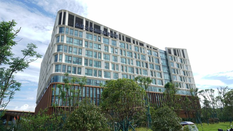 目前市场上常见的护理院床位尺寸主要有以下几种：